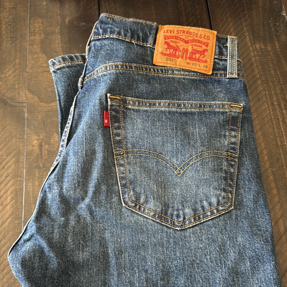 Men's Levi Strauss & Co. Blue Jeans. Size 32" W 34" L - Picture 10 of 16
